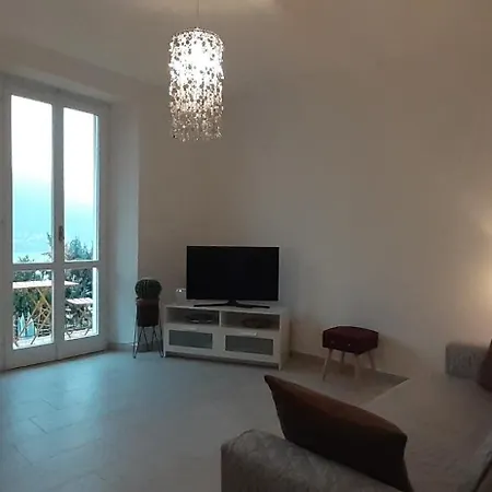 Διαμέρισμα Flora Moltrasio